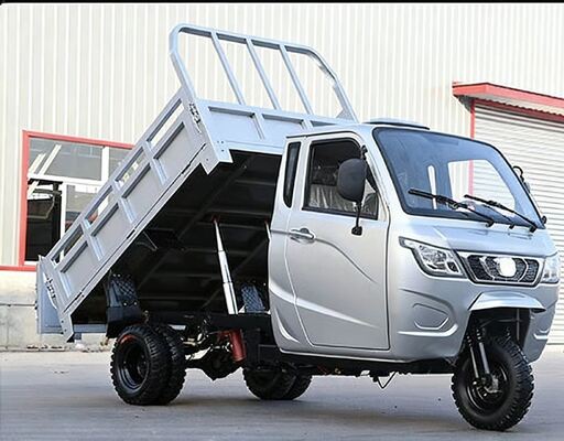 Трехколесный грузовой скутер с бензиновым двигателем объемом 300cc грузоподъемностью 1500 кг и двигателем с водяным охлаждением